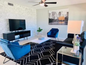 Blue-Door RESIDENCE @Maywood